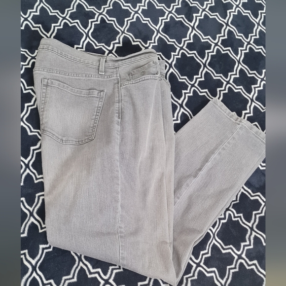 EUC Grey Gloria Vanderbilt "Amanda" Jeans - Picture 1 of 6